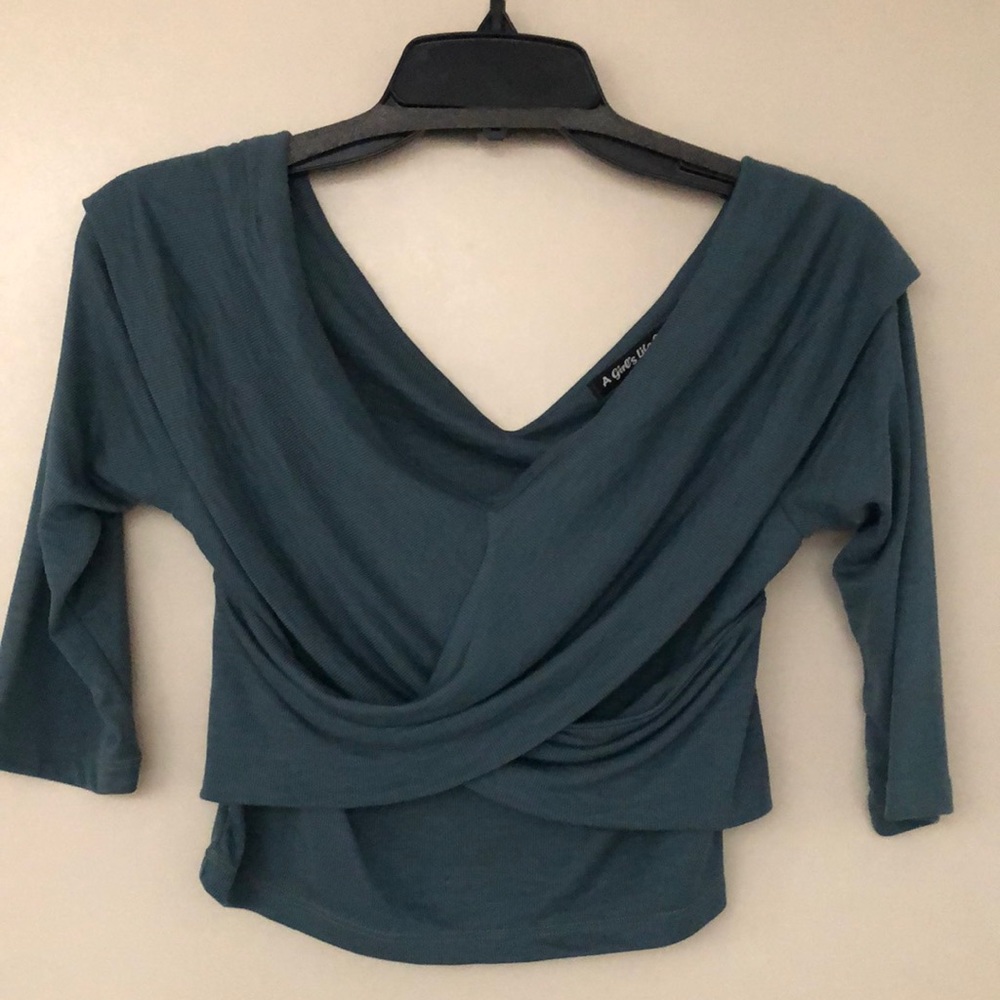 🆕💚🖤slight crop knit “criss cross bust” V-neck top! 16” length! Size:M Color Teal